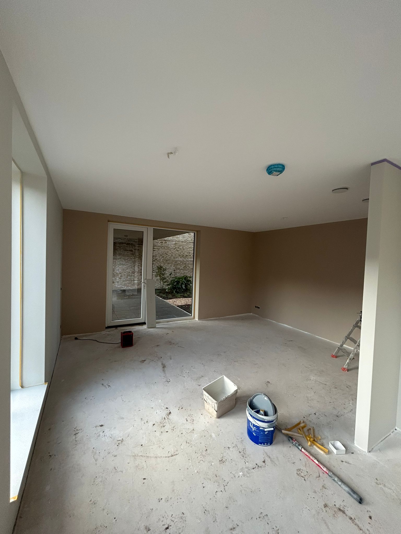 Slaapkamer en vloer geschilderd